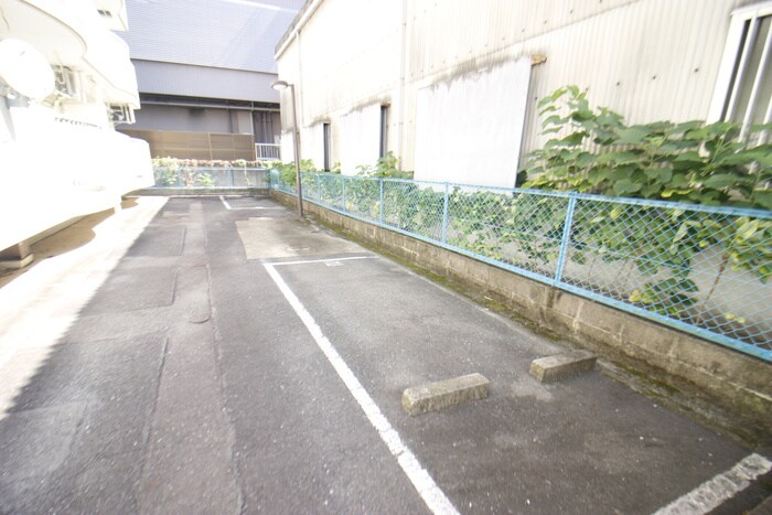 物件外観写真5　(駐車場)