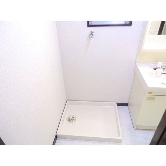 物件内観写真16　(洗濯機置場)