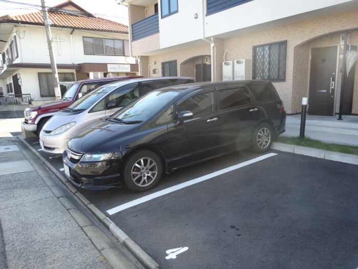 物件外観写真2　(駐車場)