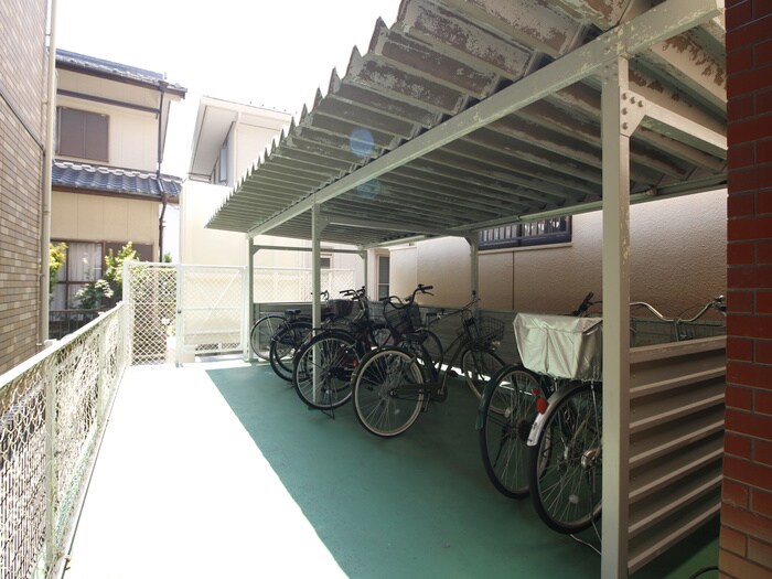 物件外観写真3　(駐輪場)