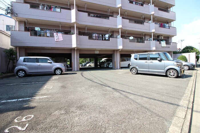 物件外観写真4　(駐車場)