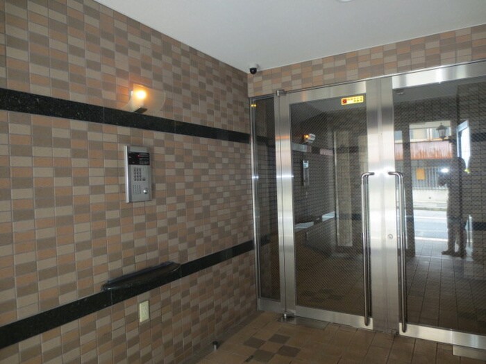 物件外観写真5　(エントランス部分)