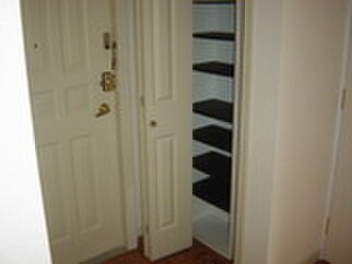 物件内観写真4　(玄関)