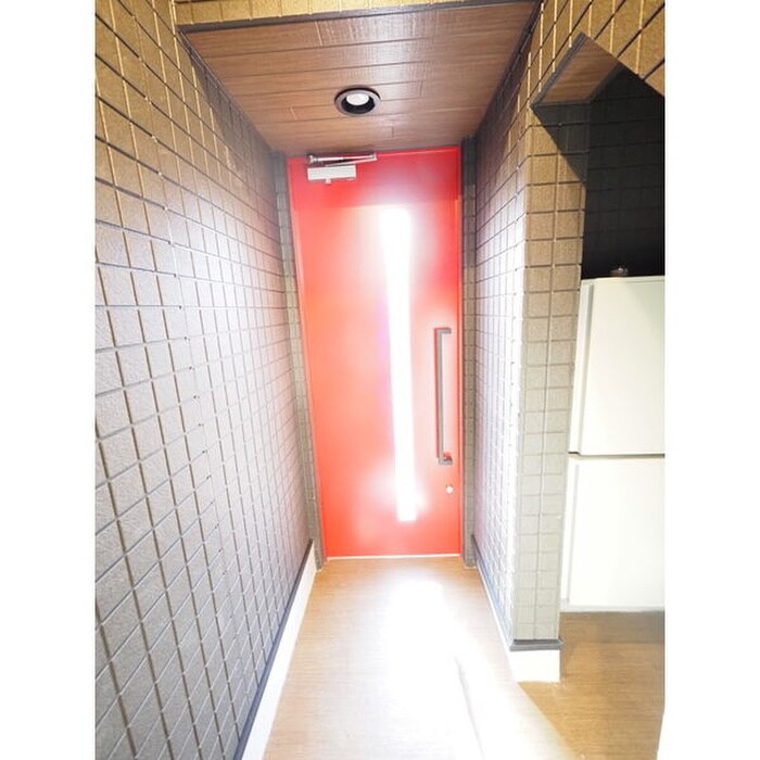 物件外観写真4　(エントランス部分)