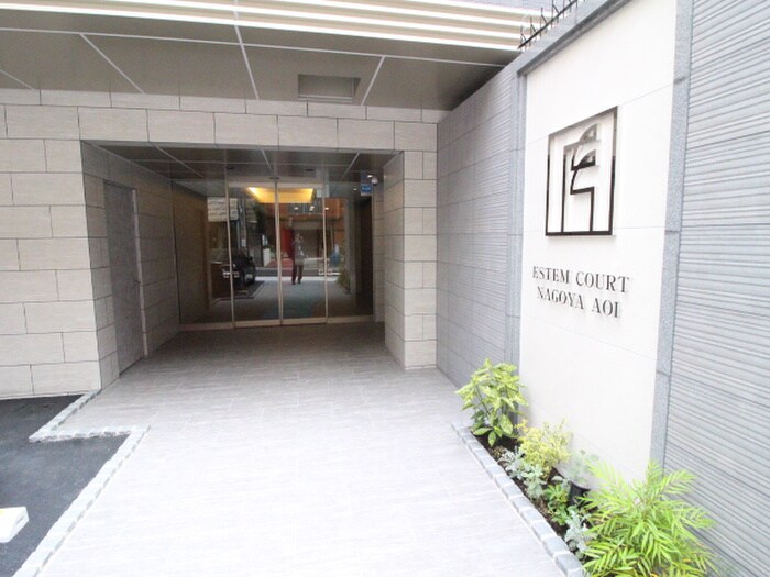 物件外観写真2　(エントランス部分)