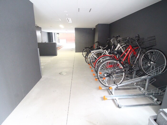 物件外観写真4　(駐輪場)