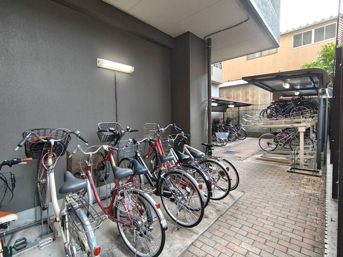 物件外観写真4　(駐輪場)