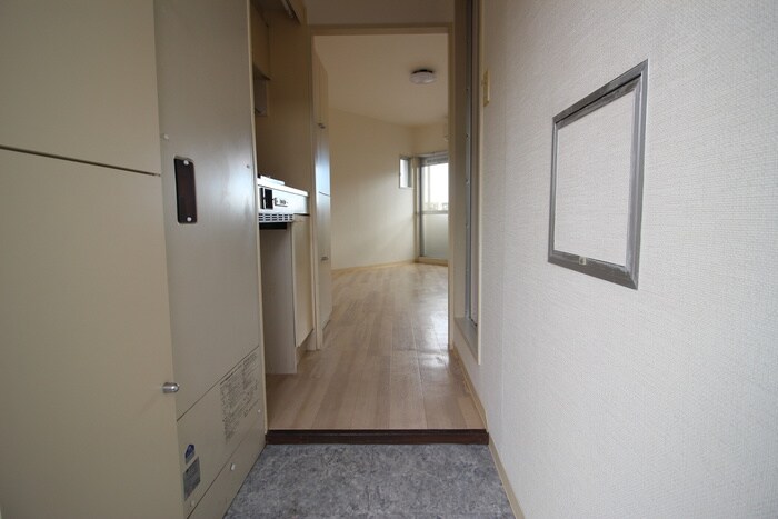 物件内観写真7　(玄関)