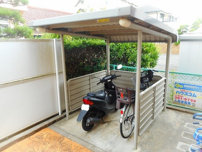 物件外観写真3　(駐輪場)