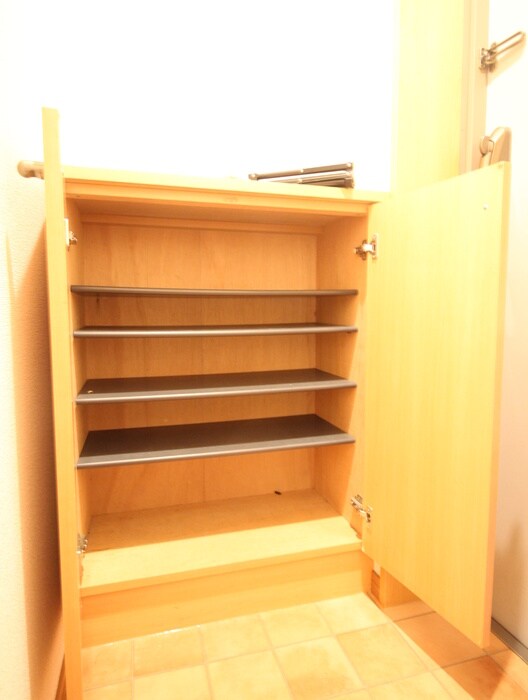 物件内観写真8　(靴箱)