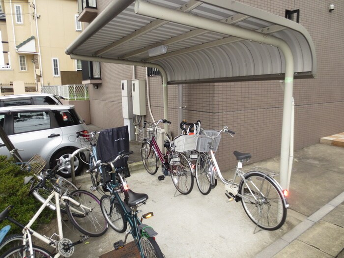 物件外観写真3　(駐輪場)