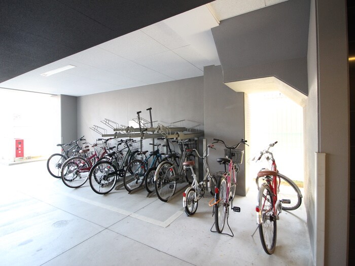 物件外観写真2　(駐輪場)