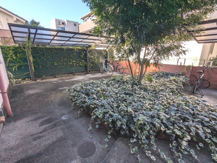 物件外観写真5　(駐輪場)