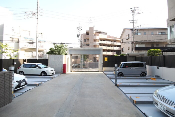 物件外観写真6　(駐車場)