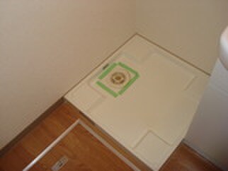 物件内観写真10　(洗濯機置場)