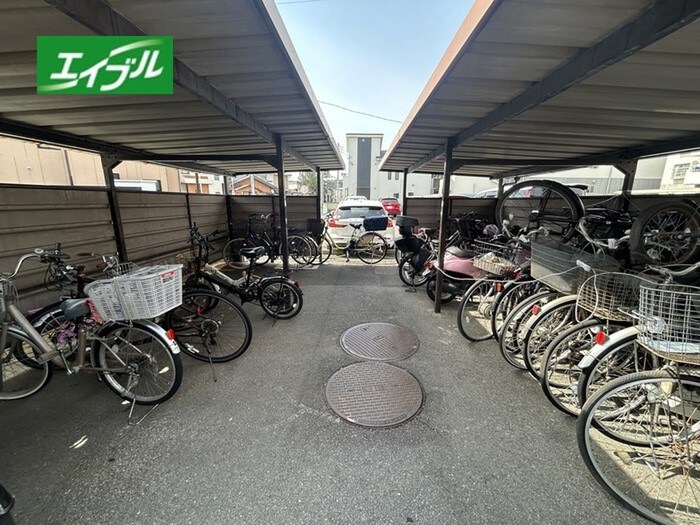 物件外観写真3　(駐輪場)