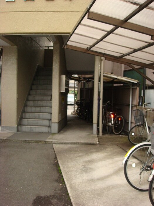 物件外観写真3　(エントランス部分)