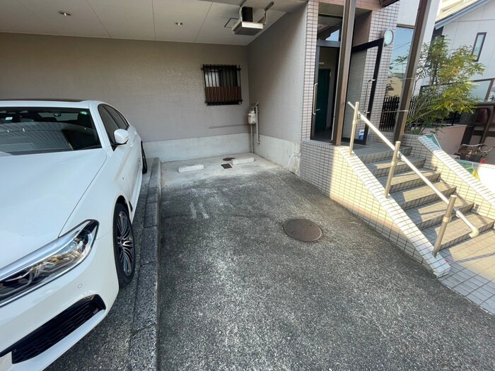 物件外観写真3　(駐車場)
