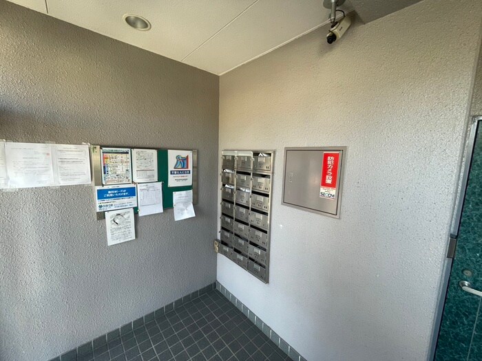 物件外観写真6　(エントランス部分)