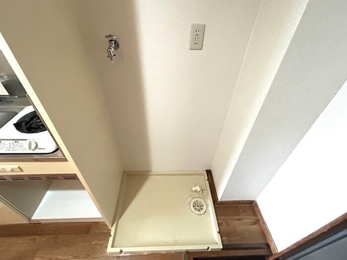 物件内観写真11　(洗濯機置場)