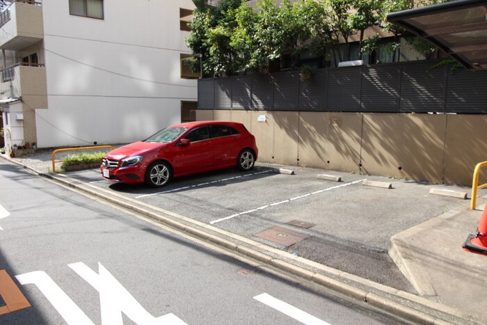 物件外観写真5　(駐車場)