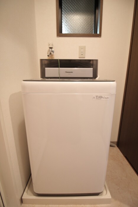 物件内観写真16　(洗濯機置場)