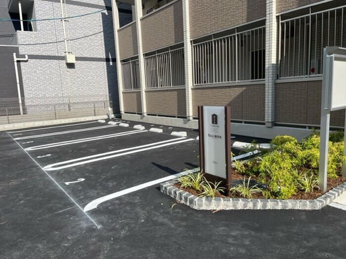 物件外観写真3　(駐車場)