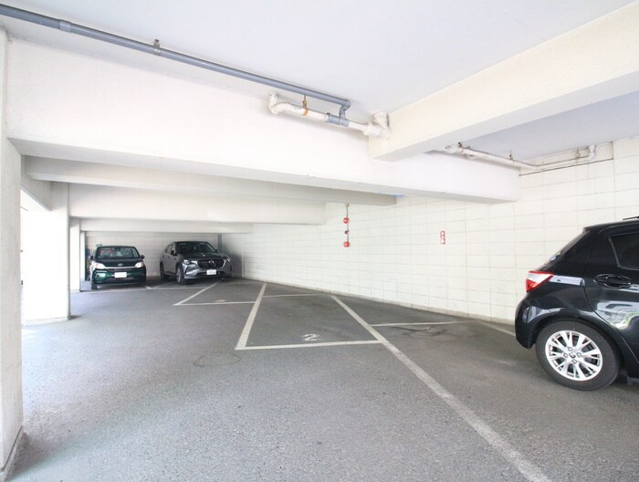 物件外観写真4　(駐車場)