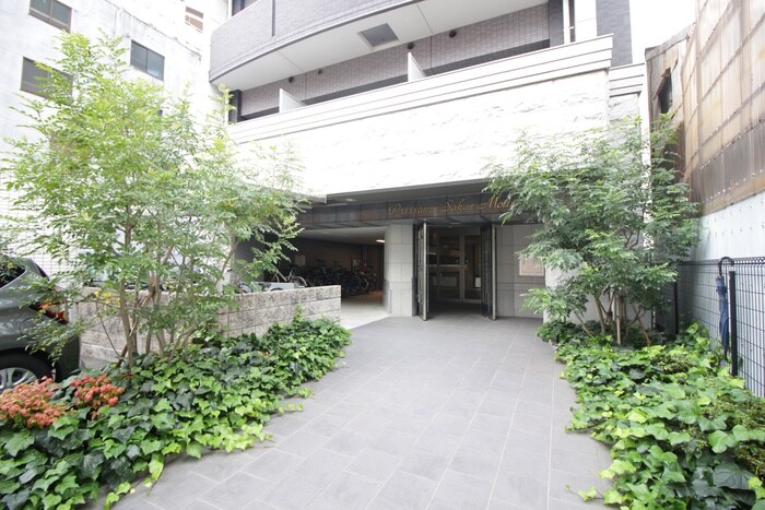 物件外観写真2　(エントランス部分)