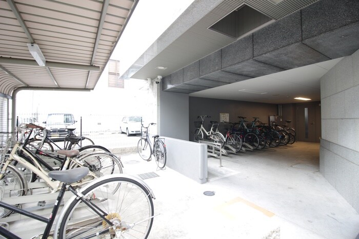 物件外観写真4　(駐輪場)