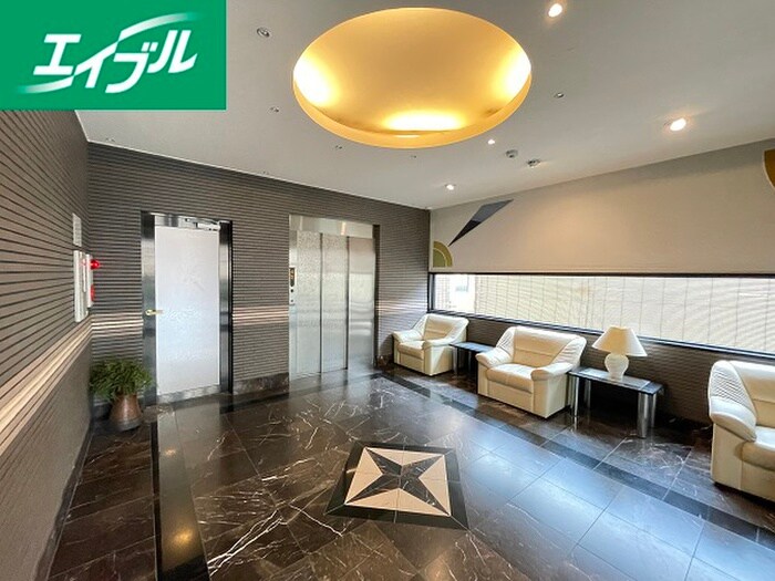 物件外観写真5　(エントランス部分)