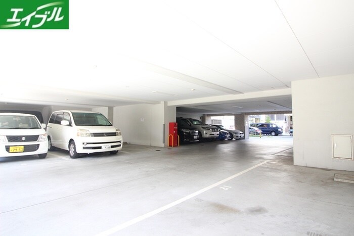 物件外観写真4　(駐車場)