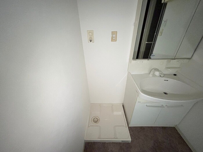 物件内観写真13　(洗濯機置場)