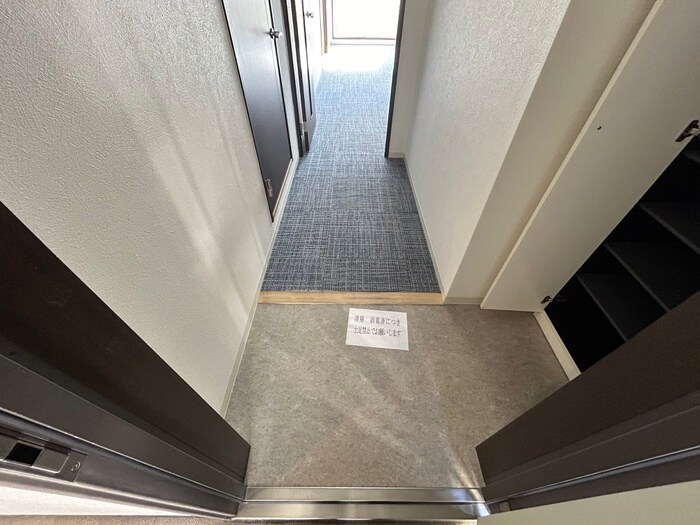 物件内観写真14　(玄関)