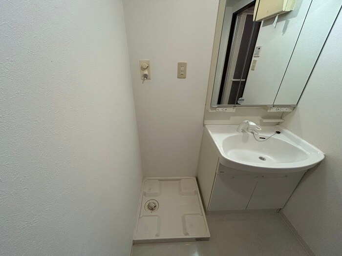 物件内観写真15　(洗濯機置場)