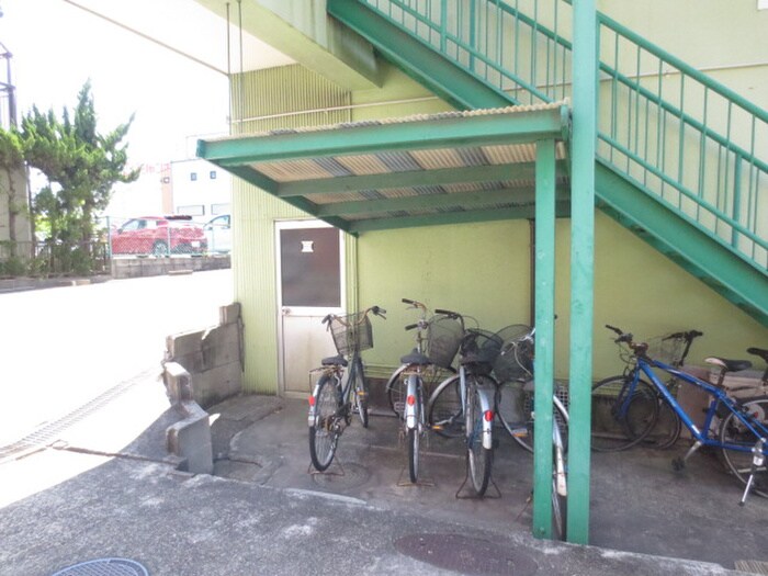 物件外観写真4　(駐輪場)