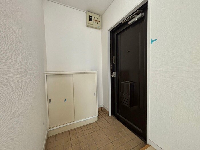 物件内観写真16　(玄関)