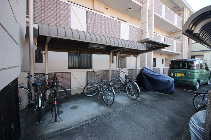 物件外観写真5　(駐輪場)