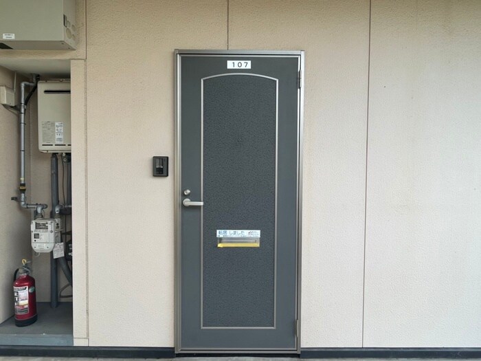 物件外観写真6　(エントランス部分)