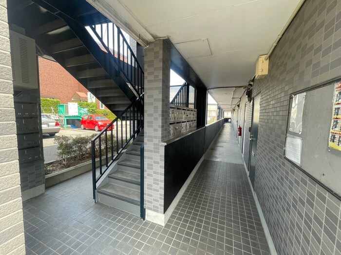 物件外観写真2　(エントランス部分)