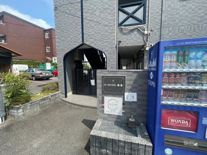 物件外観写真3　(エントランス部分)