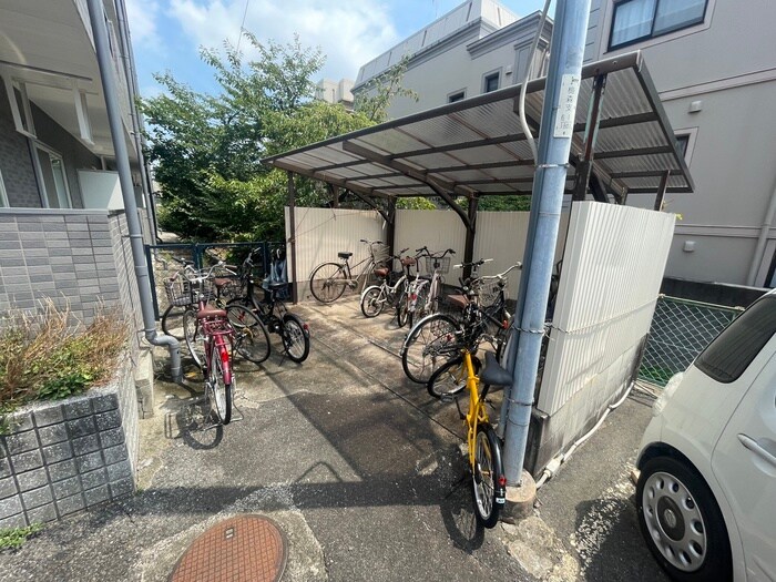 物件外観写真4　(駐輪場)