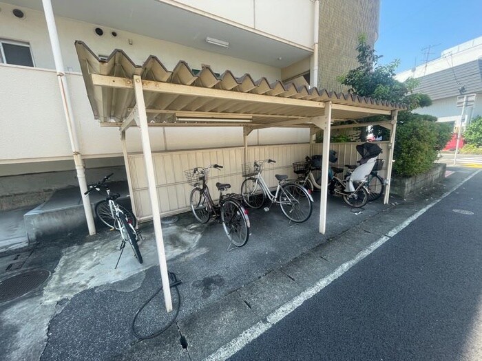 物件外観写真3　(駐輪場)