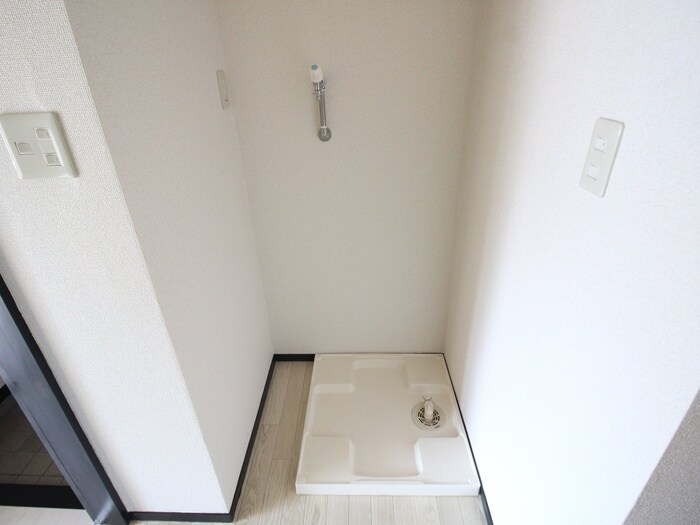 物件内観写真13　(洗濯機置場)