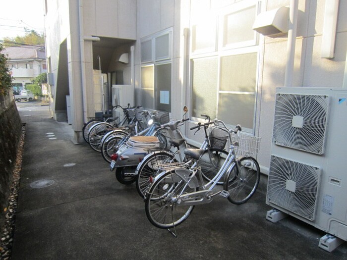 物件外観写真3　(駐輪場)