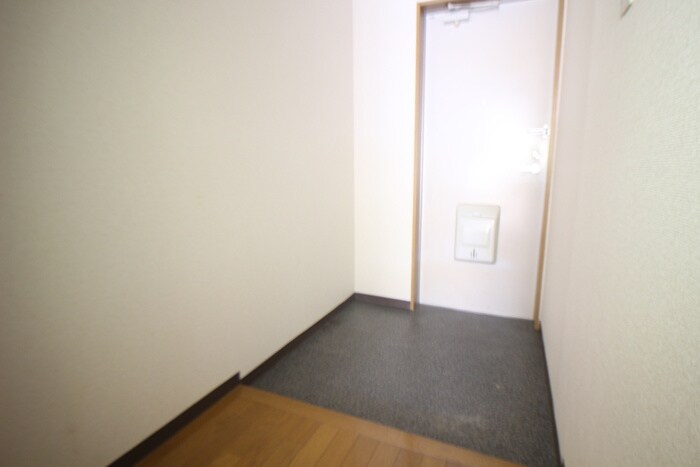 物件内観写真10　(玄関)