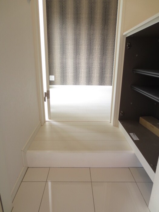 物件内観写真7　(玄関)