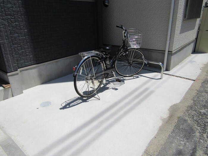 物件外観写真4　(駐輪場)