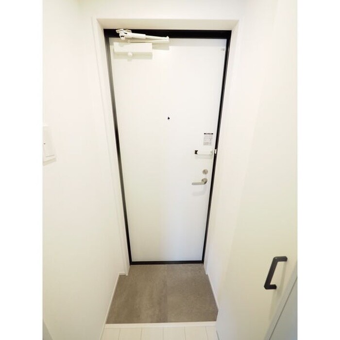 物件内観写真6　(玄関)