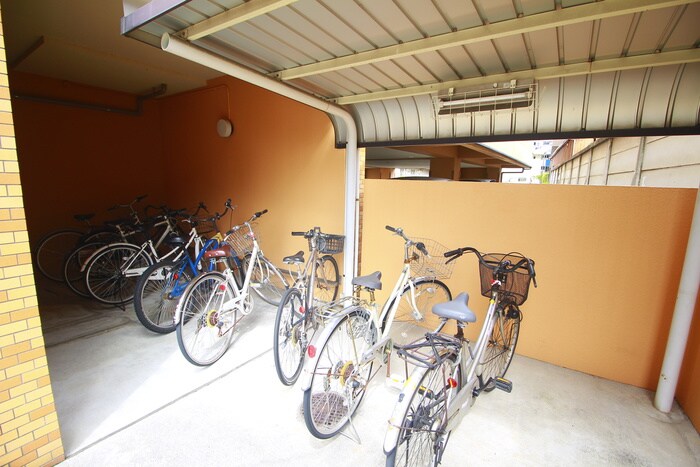 物件外観写真4　(駐輪場)